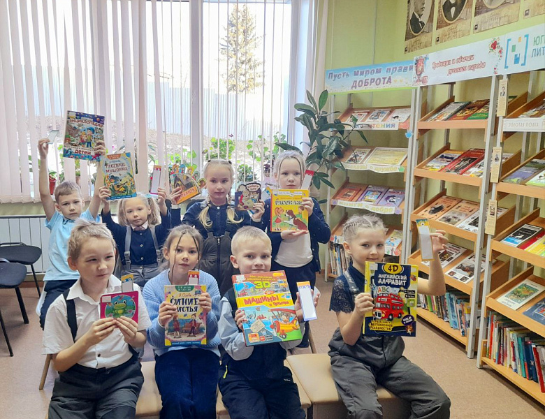 Первый класс впервые посетил библиотеку