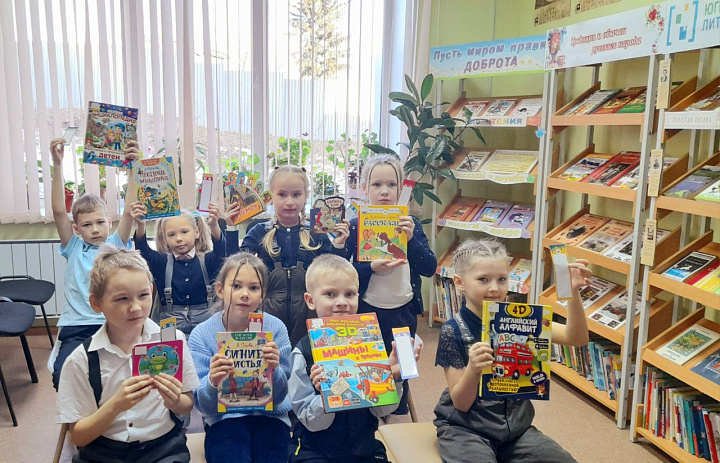 Первый класс впервые посетил библиотеку